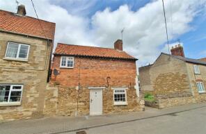 8, West Street, Barkston NG32 2NL