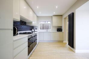 192, Roundhills, Waltham Abbey EN9 1UW