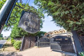 The Oaks, Broxhill Road, Havering-atte-bower, Romford RM4 1QJ