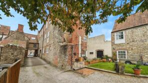 Apartment 3, 36 Arnolds Court, High Street, Wotton-under-edge GL12 8NP