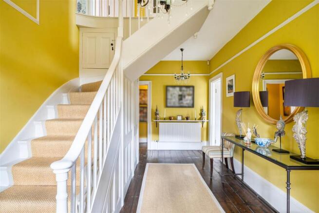 Entrance Hallway (2).JPG