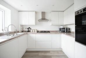 10, Laundry Cottages, Wennington Road, Wennington, Rainham RM13 9DW