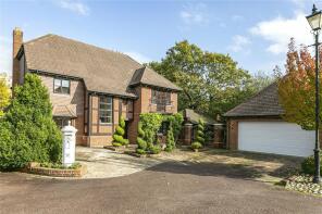 9, Rossendale Close, Enfield EN2 9JQ