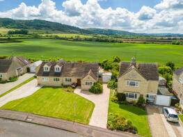 16, The Lawns, Gotherington, Cheltenham GL52 9QT