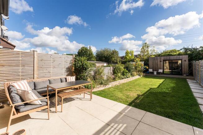 Coolgardie Avenue, E4