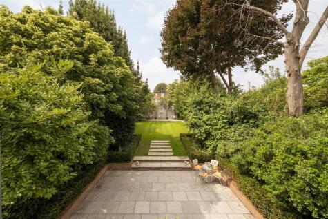 Castelnau, Barnes, SW13