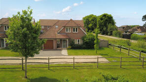 43, Chestnut Drive, Pulborough RH20 3QX