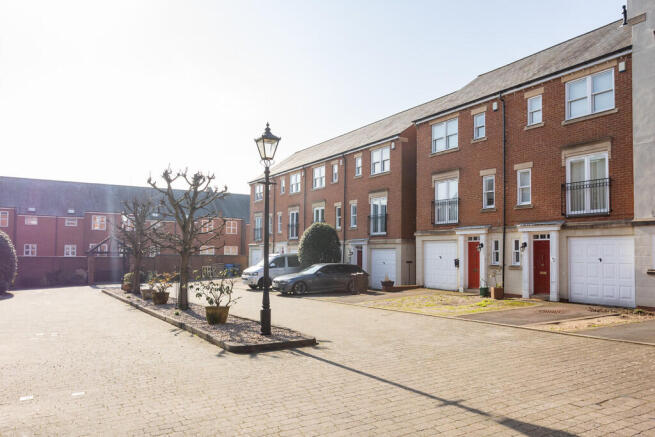 15 St Nicholas Pl...