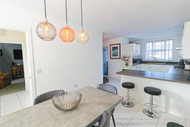 KITCHEN DINER
