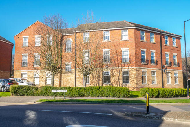 LET'S GO PRESENTS THIS ATTRACTIVE 2 BEDROOM FLAT