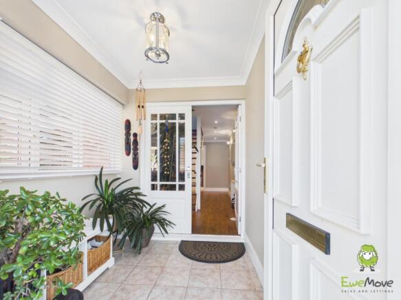 EweMove Estate Agents Basingstoke - 12 Springfield