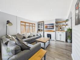 80, Charles Drive, Cuxton, Rochester ME2 1DT