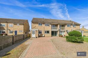 32, Myers Way, Charlton OX17 3DY