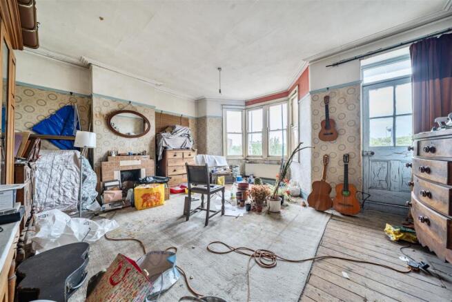 Bedroom 1.jpg