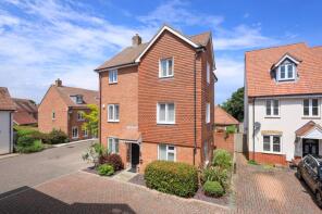 25, Solent Crescent, Hailsham BN27 3FW