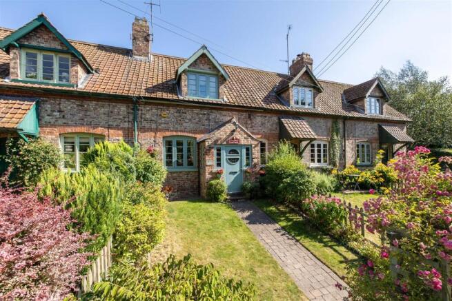 Crumble Cottage External-2.jpg