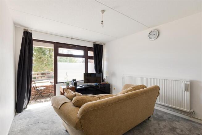 Churchfields, E18