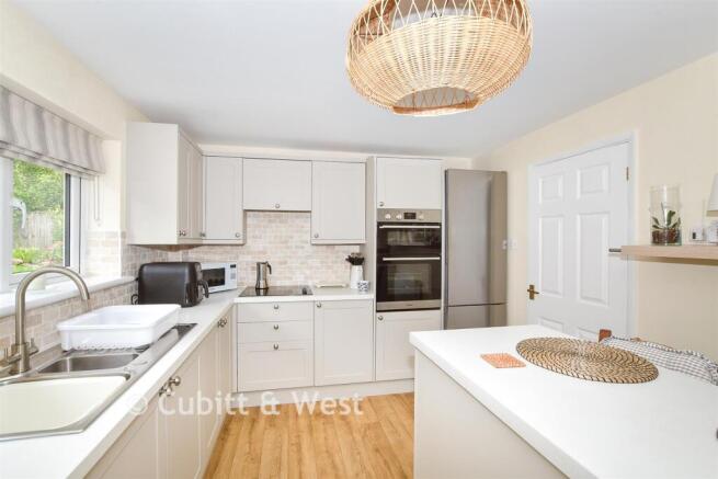 Kitchen /Breakfast Room