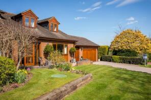 Lynwood, Sytchampton Lane, Sytchampton, Ombersley DY13 9TA