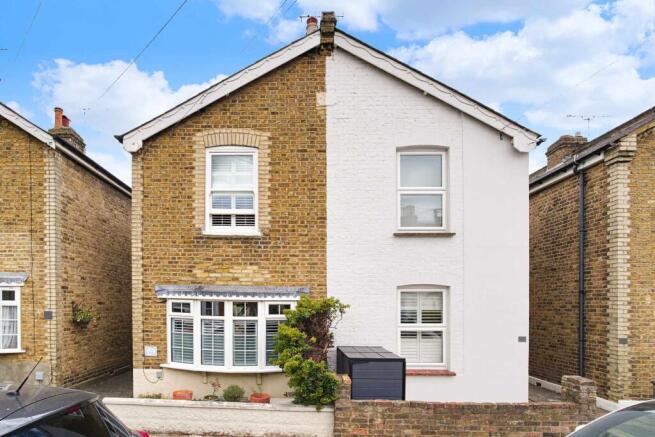 Front of property with bay window