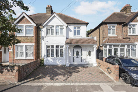 Norwood Gardens, Southall, UB2