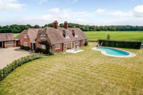 Field House, Smewins Road, White Waltham, Maidenhead SL6 3SR