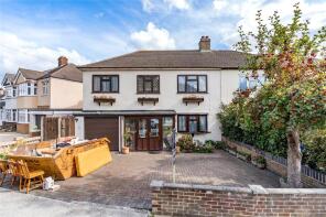89, Newbury Gardens, Upminster RM14 2PA