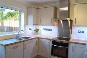 5, Greenways, Newbury RG20 9TD
