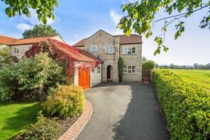 9, Green Lane, Ledston, Castleford WF10 2BD