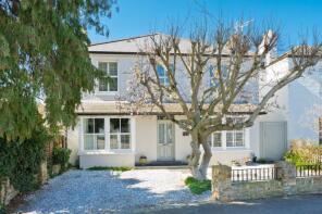 4, Manor Road, East Molesey KT8 9JX