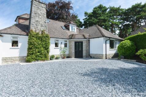Cresta Gardens, West Parley, Ferndown
