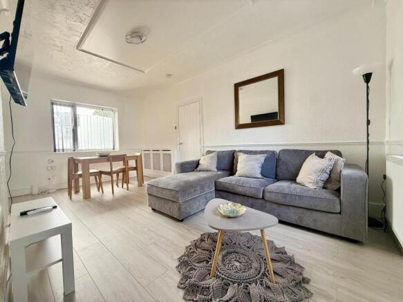 3-bedroom End of Terrace House near Goodmayes