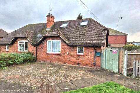 2 bedroom Semi-Detached Bungalow in Farncombe