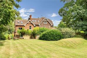 Flat 8, Ipsley Lodge, Hogs Back, Farnham GU10 1LA
