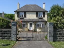 Rosehill, Road Past Skylark Inn, Yelverton PL20 6JD