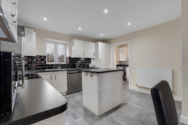 A7304237 - 4 bedroom detached (house) at Southfi