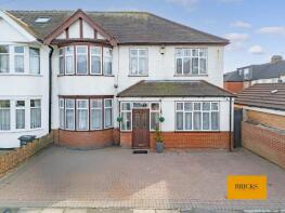 14, Vista Drive, Ilford IG4 5JF