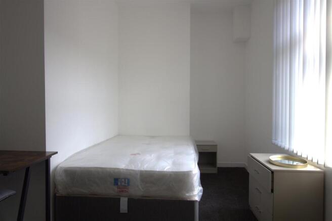 84 Warwick Bedroom .jpg