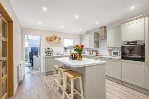 23, Raymond Close, Seaford BN25 3DW
