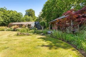 Cobbetts Corner, Farnham Road, Tilford, Farnham GU10 2AJ