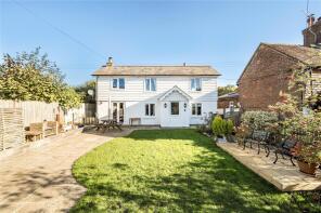 White House, Battle Road, Heathfield TN21 9PB