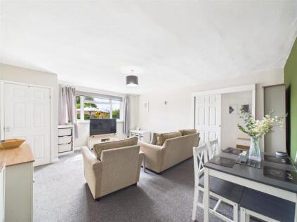Elmfield Gardens, Worcester, Worcestershire, WR5