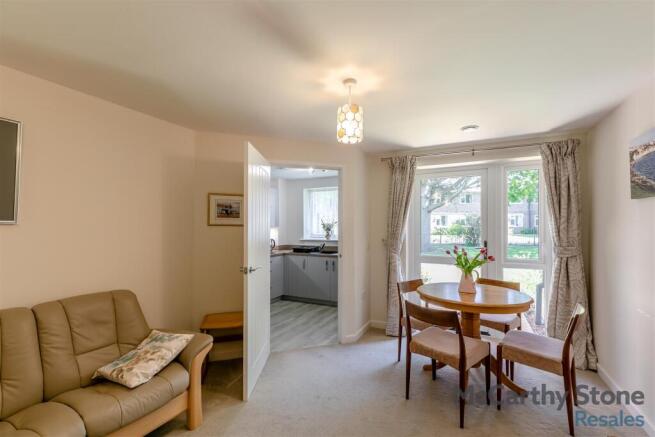 8645689-interior05.jpg