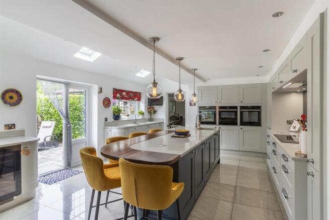 Kitchen/ Breakfast Room