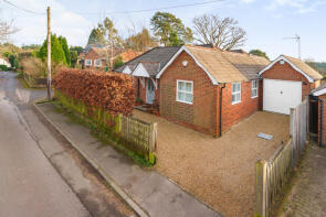 1b Little Orchard, School Lane, Lower Bourne, Farnham GU10 3PE