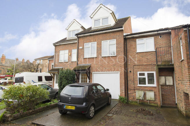 4 Bedroom end terrace house - HMO