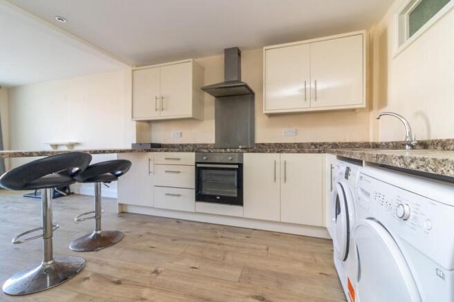 OPEN PLAN LOUNGE/KITCHEN