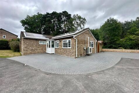 Peterhouse Close, Owlsmoor, Sandhurst, Berkshire, GU47