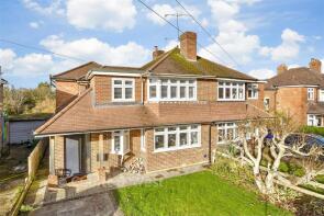 32, Nutcroft Grove, Leatherhead KT22 9LA