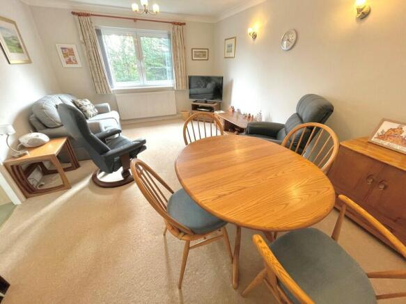 2 Barton Court Lo...